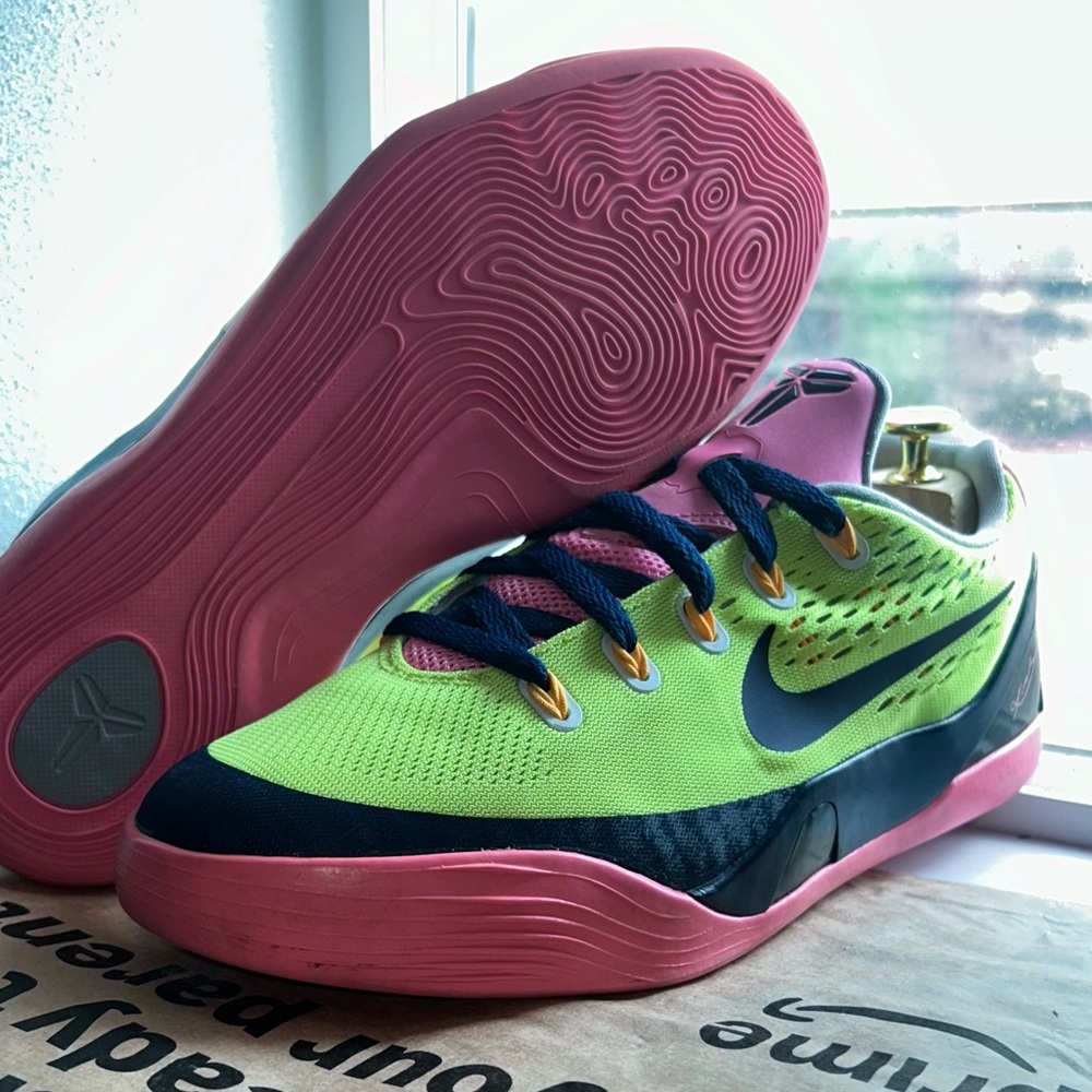 Nike Kobe 9 EM GS 'volt pink glow' sz 6.5y/8w